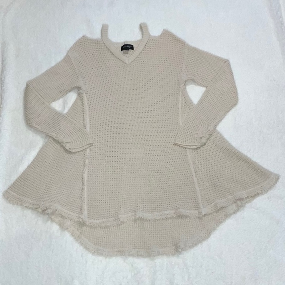 CHARLIE PAIGE - Cold Shoulder High-low Sweater (Size Small / Medium)